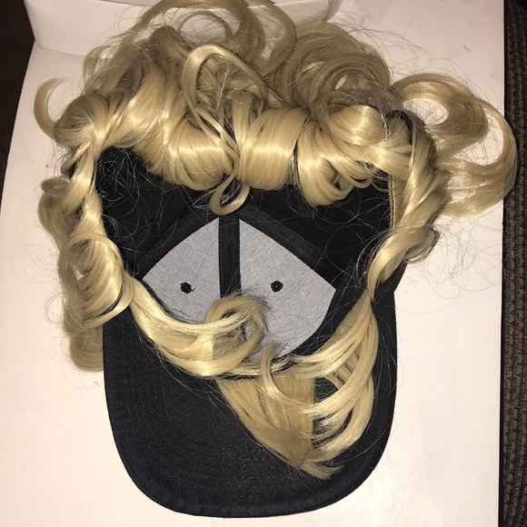 NIP Black Cap with Blonde Hair Extension main image 7